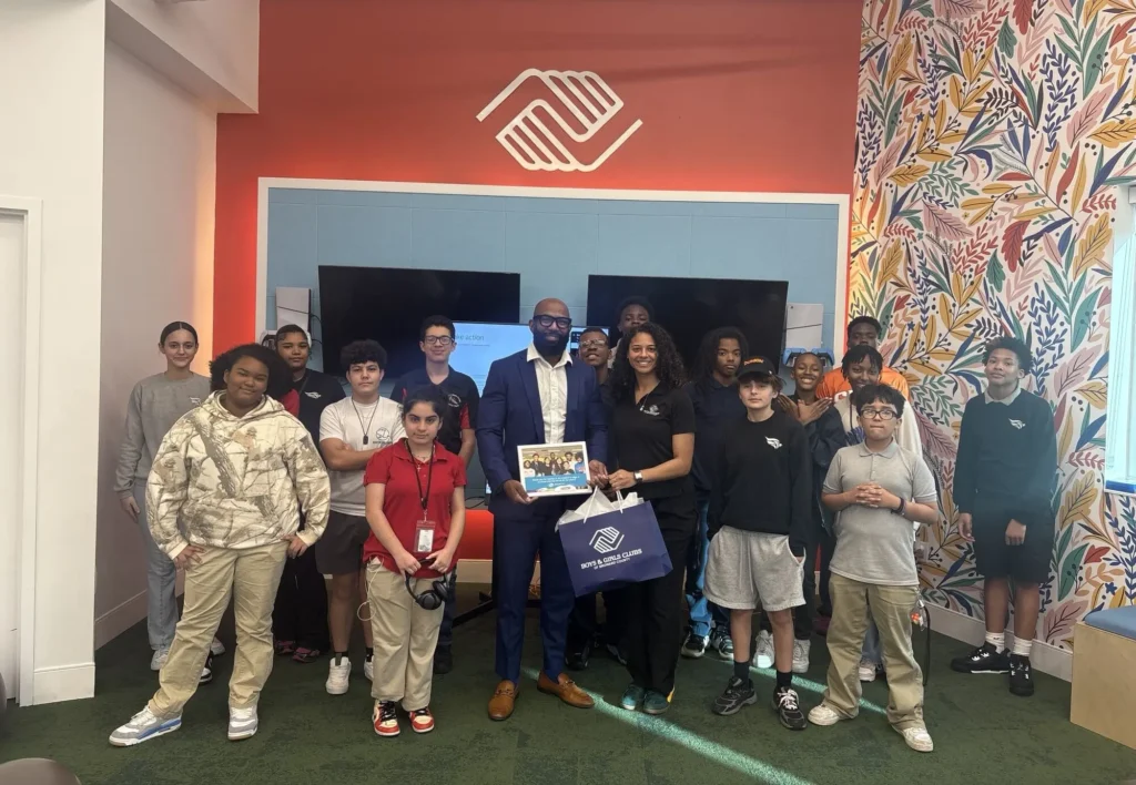 A group photo of the Attendees, Organizers, and Industry Professionals of the Bank of America Finical Literacy event.